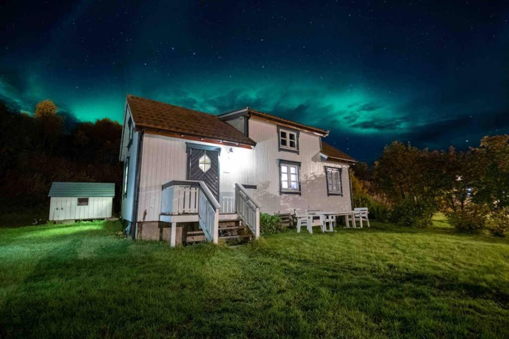 Bostad Nordlandshus Ved Lofotrヴィラ エクステリア 写真